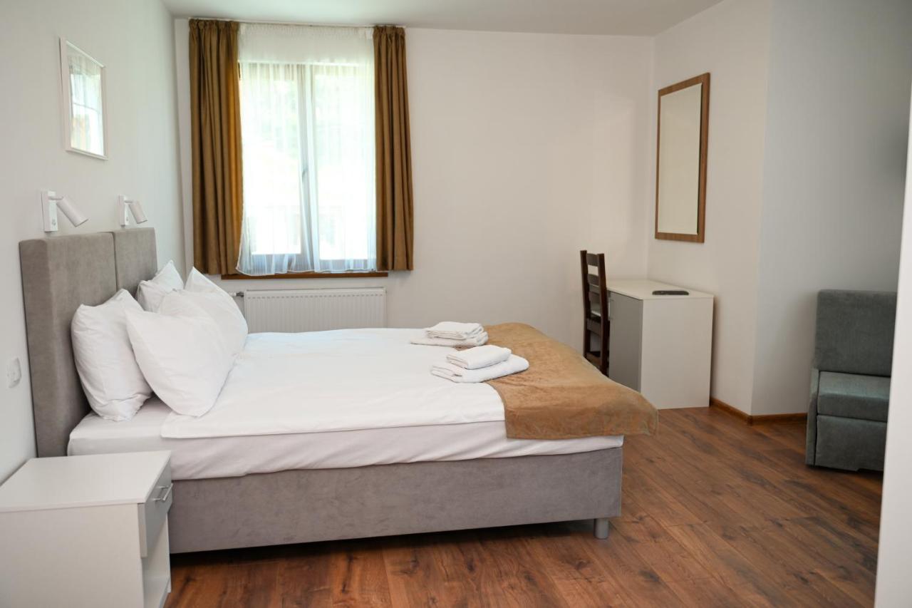 Deluxe Doppelzimmer (2 Erwachsene & 1 Kind)