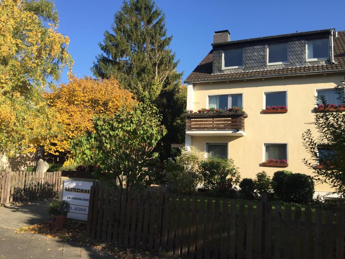 B&B Düsseldorf - Apartmenthaus Sonnen - Bed and Breakfast Düsseldorf