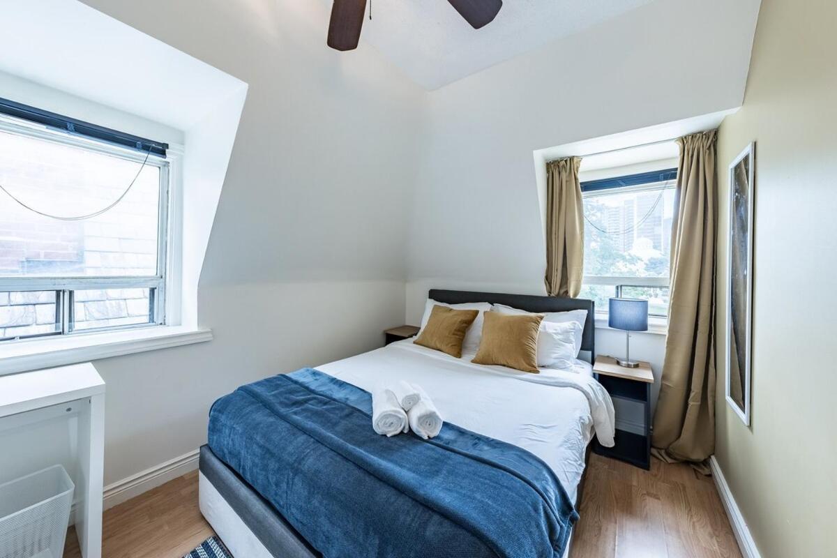 Historic Victorian Getaway with Free Parking - B&B Toronto