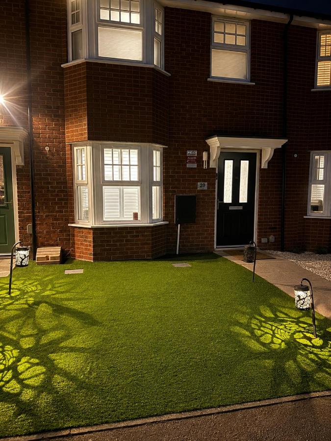 Stylish 3Bed house garden, parking superfast Wi-Fi - Bed and Breakfast Swanscombe
