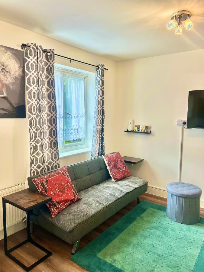 Crescent Apartment - Modern 1 Bedroom First Floor - B&B Goodmayes