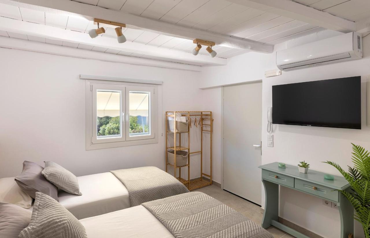 Alpha Central Rooftop, Cozy Studio with Town View - B&B Ermoúpolis