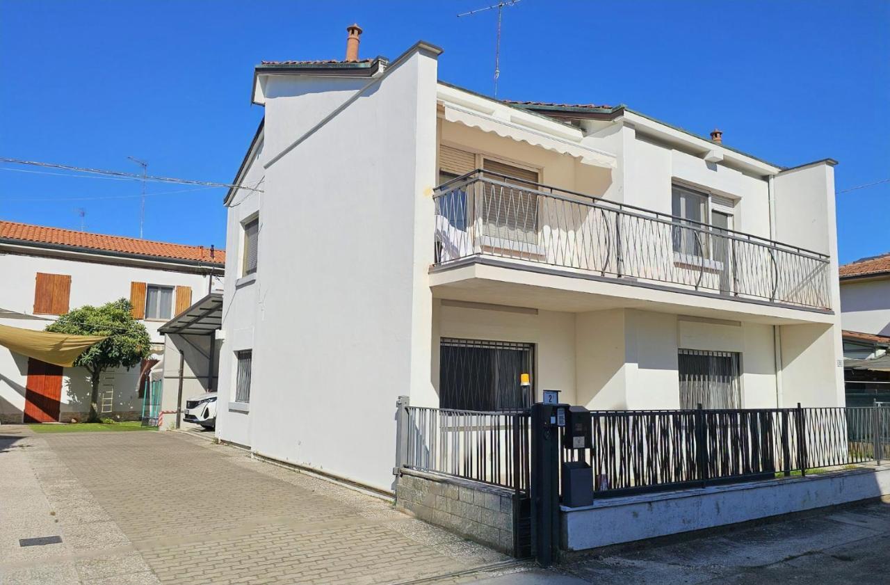 Casa Luminosa in affitto breve a Lugo, zona tranquilla, parcheggio comodo - Bed and Breakfast Lugo