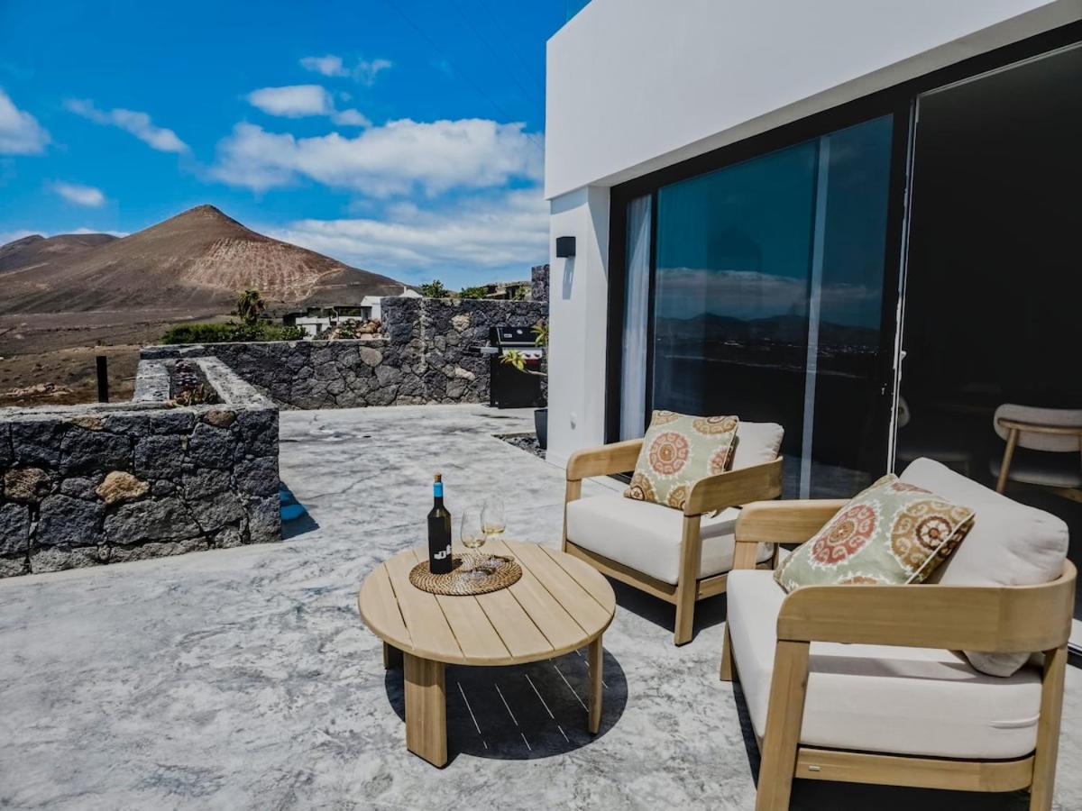La Raiz Ocean Views, Volcanic Landscape and Terrace - B&B Tías