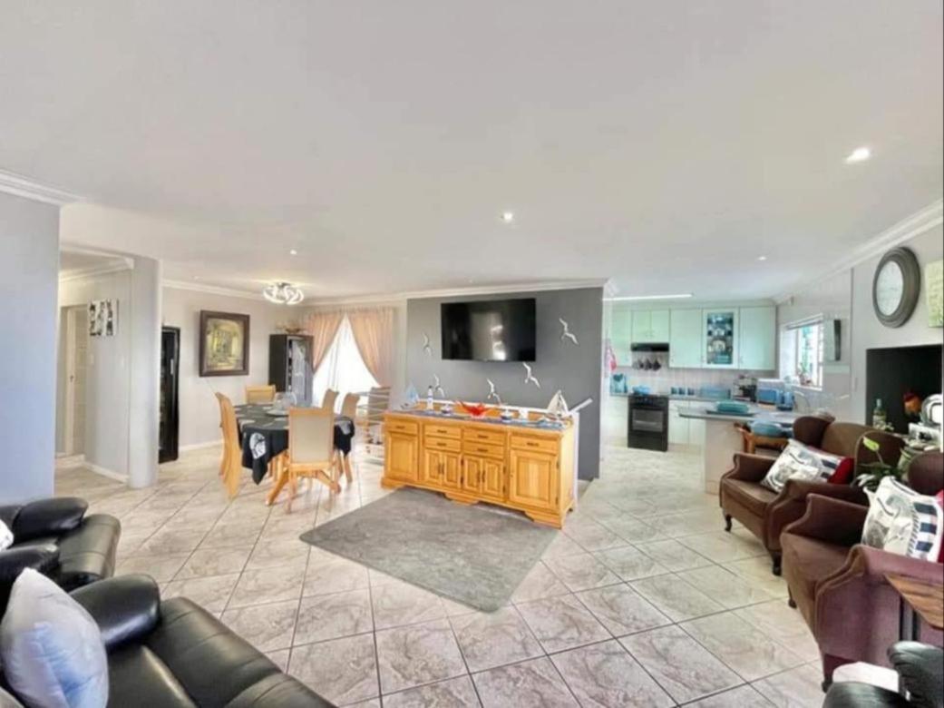 Lilies and Leopards Holiday Home B & B - B&B Mossel Bay