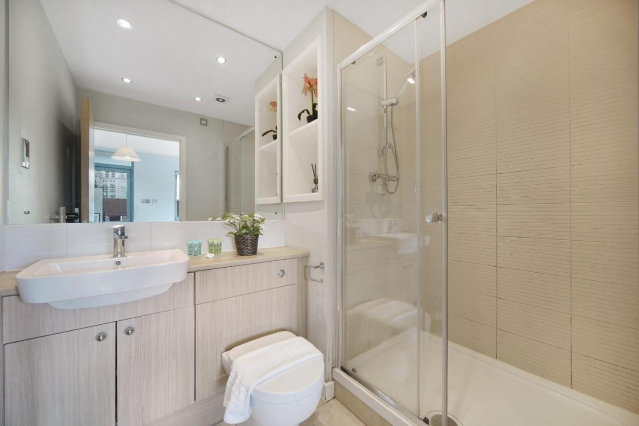 2 Bed Executive Penthouse near Liverpool Street FREE WIFI by City Stay Aparts London - Chambres d'hôtes Londres