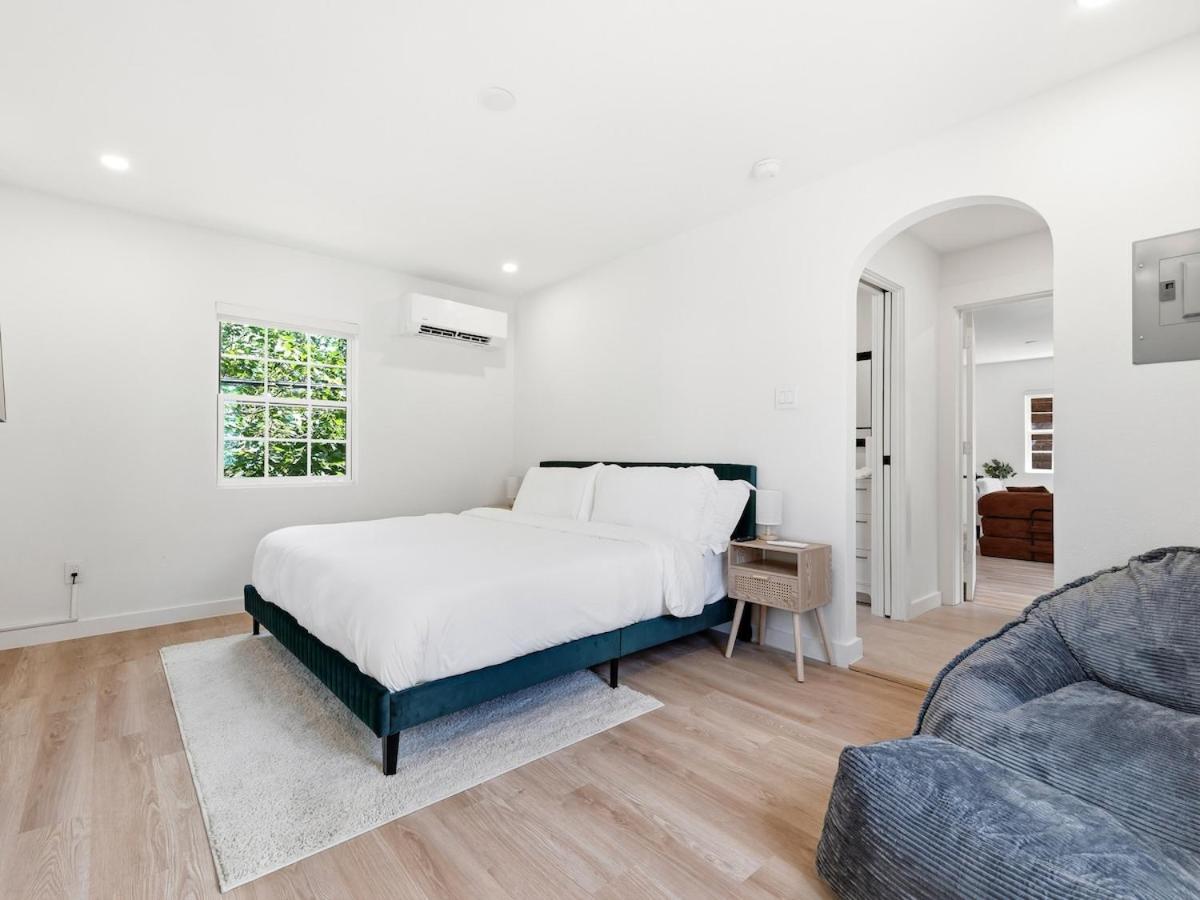 Modern 1BR on Main St in Bishop Arts - Bed and Breakfast Dallas