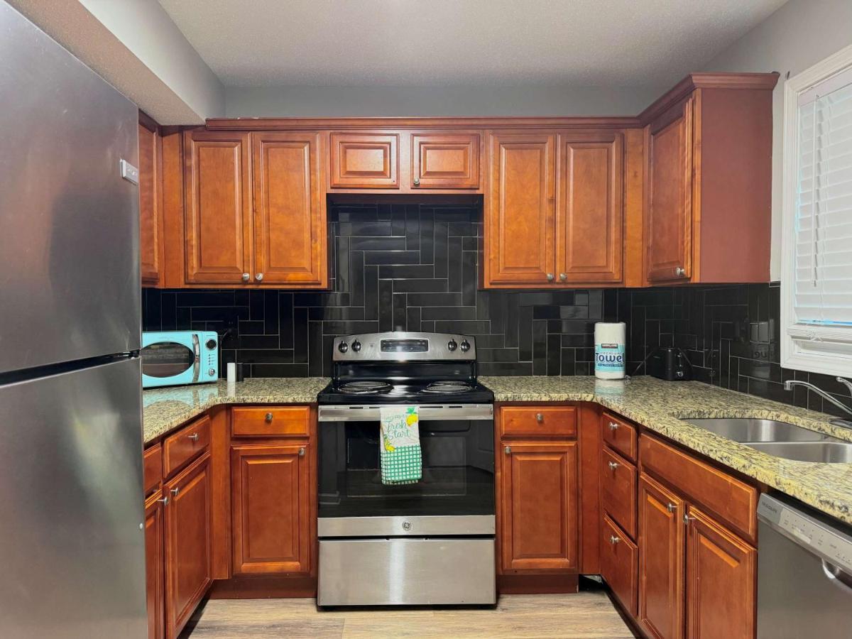 NEW ENTIRE PLACE COZY QUIET 2b2b TOWNHOUSE SP1261 - Chambres d'hôtes Norcross