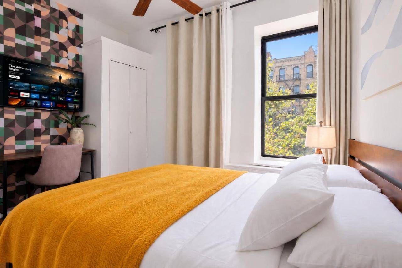 2 Bedroom Quite & Cozy Unit Next to Central Park - Bed and Breakfast New York
