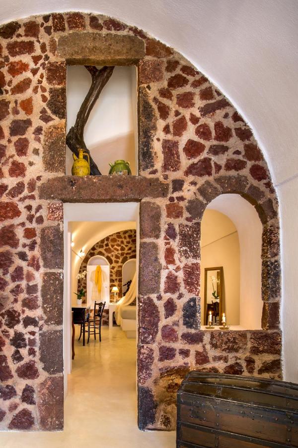 Red stone Suite with Private Hot Tub and Caldera View