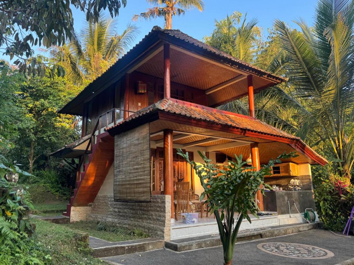 Nice house, quiet place overlooking rice fields - Bed and Breakfast Ubud