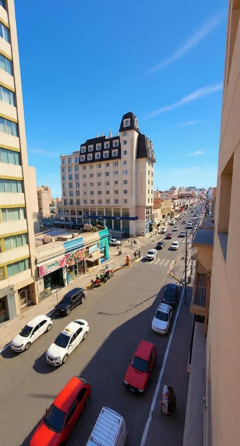 Galeria San Martin ,Centro, balcon y WiFi - Bed and Breakfast Comodoro Rivadavia