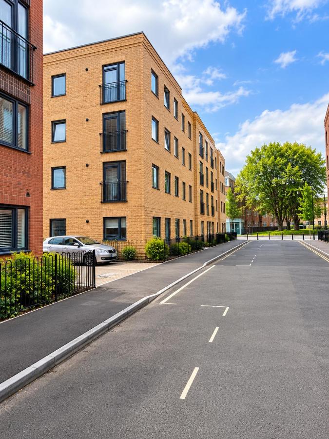 2 Bedroom Luxury Apartment! City Center with Free Parking! - B&B Derby
