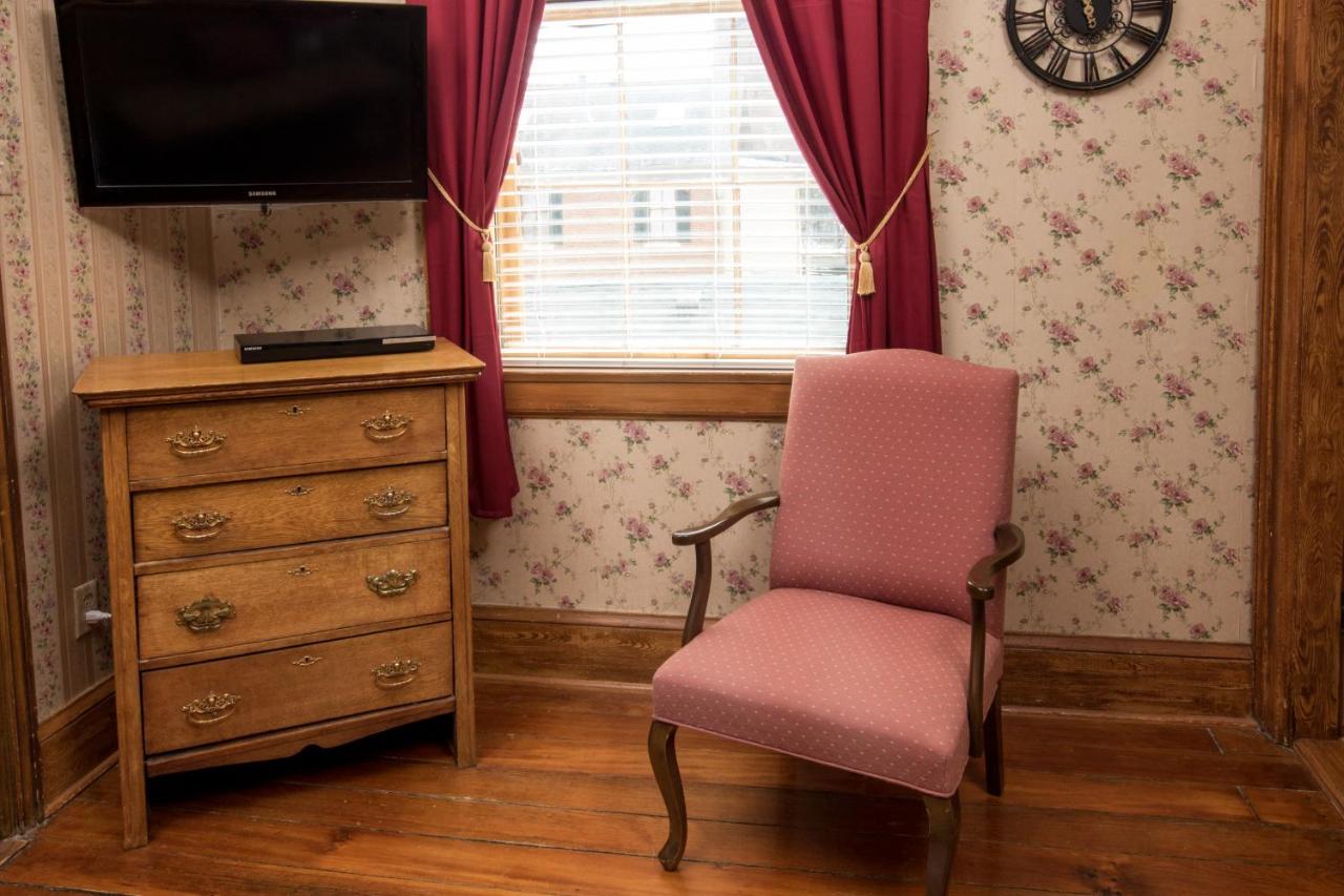 Queen Room (Mary)