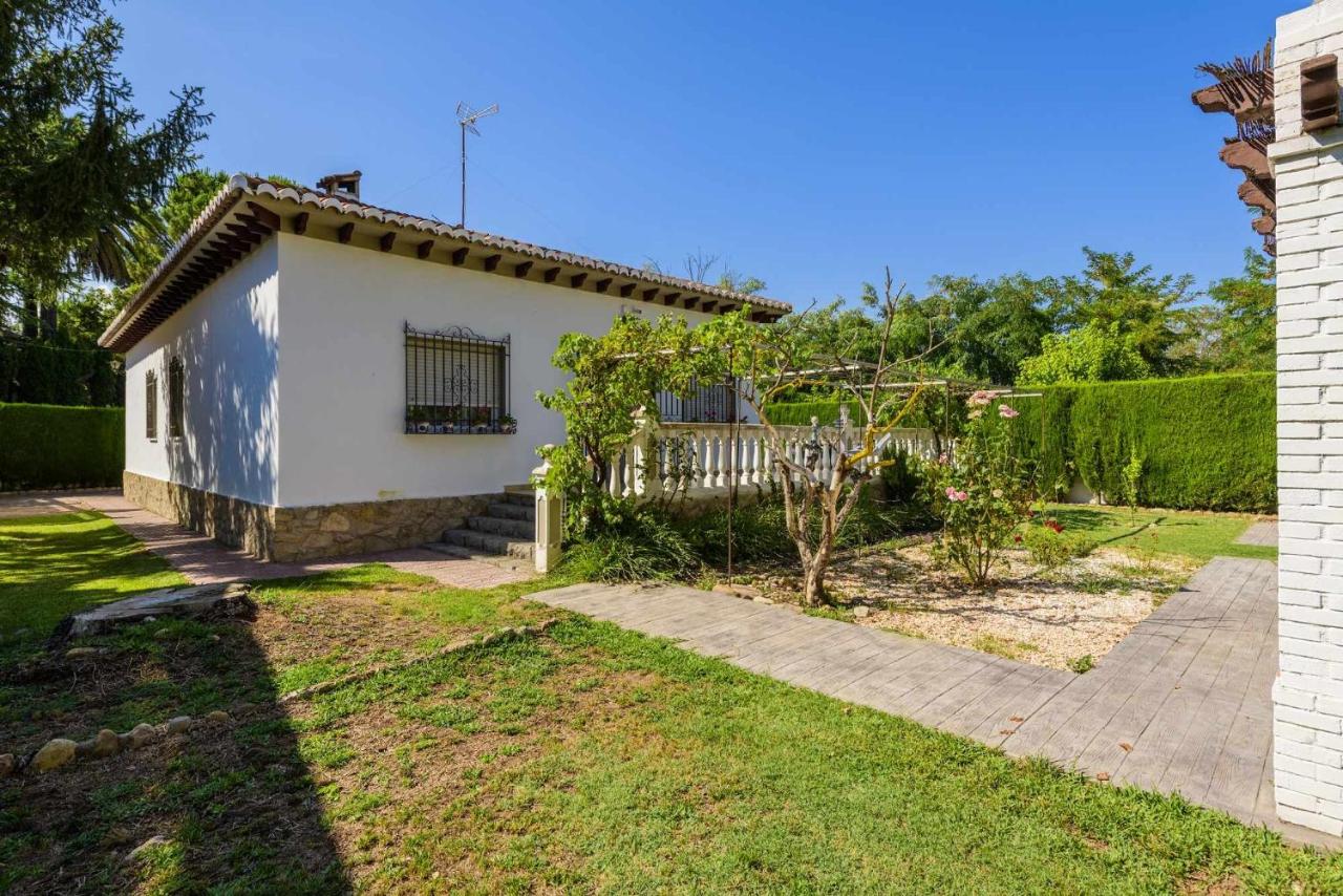 Casa San Rafael, magnífico chalet con gran jardín - Chambres d'hôtes Navajas