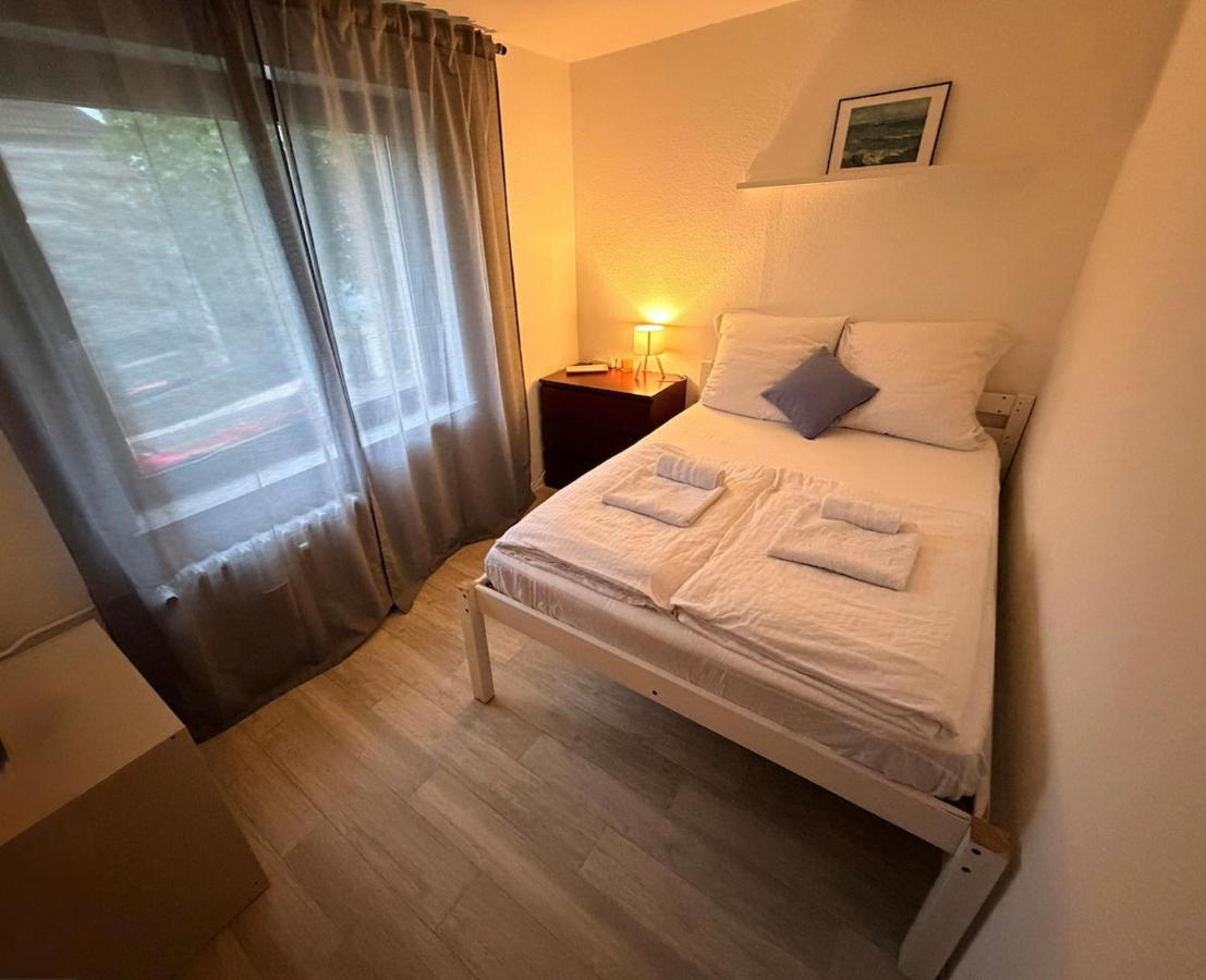 Ruhige zentrale Wohnung mit Balkon, Uni fußläufig - B&B Magdeburg