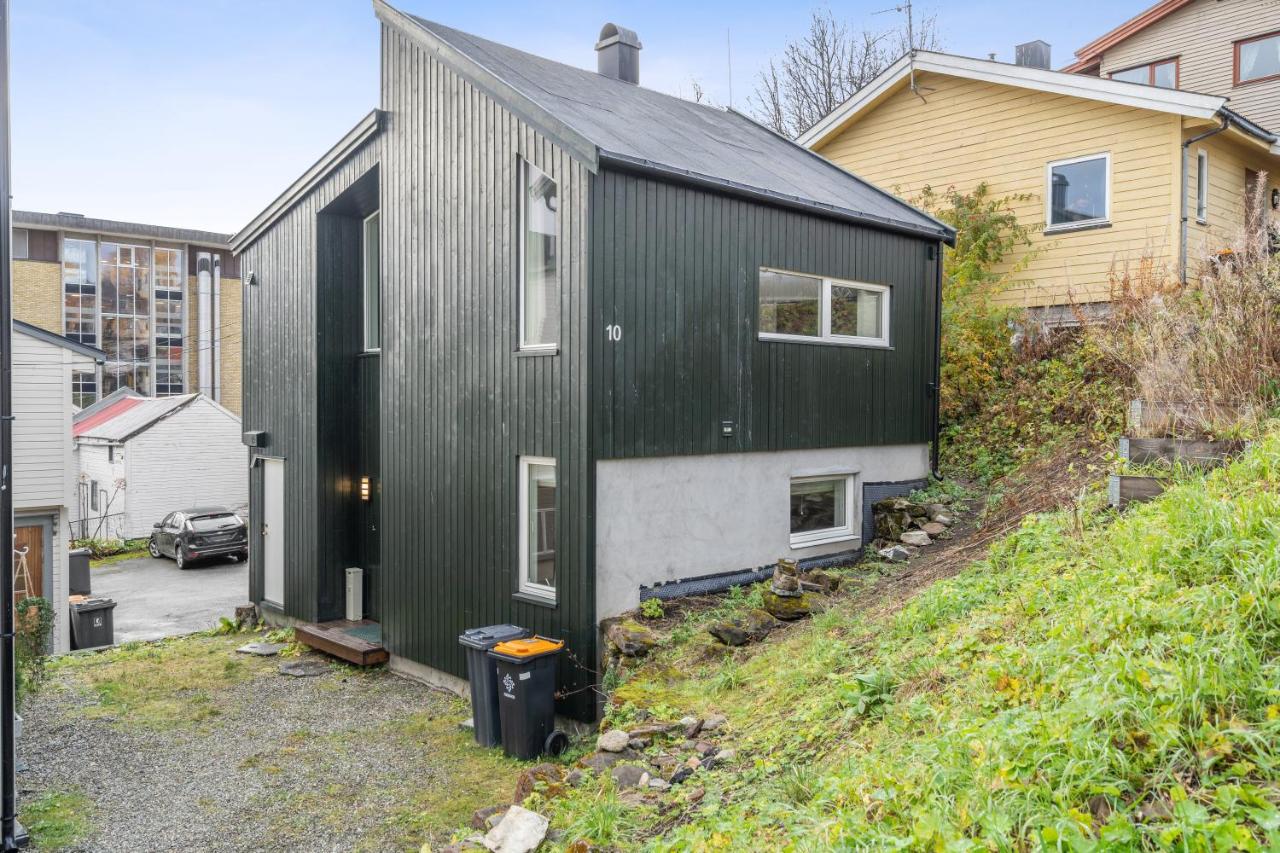 ARCTIC TOWNHOUSE - Cozy Winter Garden & Fireplace - Bed and Breakfast Tromsø