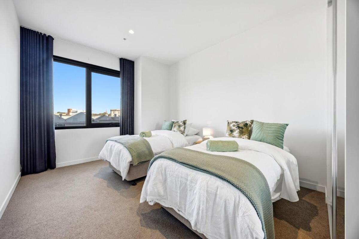 Central Geelong Gem, 3 BR, Secure Parking - Bed and Breakfast Geelong