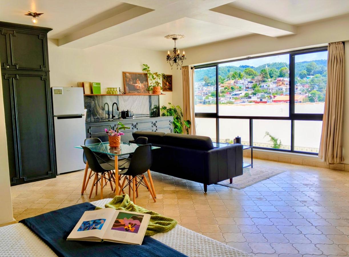 Apartment with Mountain View