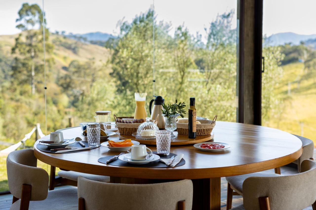 Chalé Casa Mourad Entre Olivais café da manhã incluso - Chambres d'hôtes Delfim Moreira