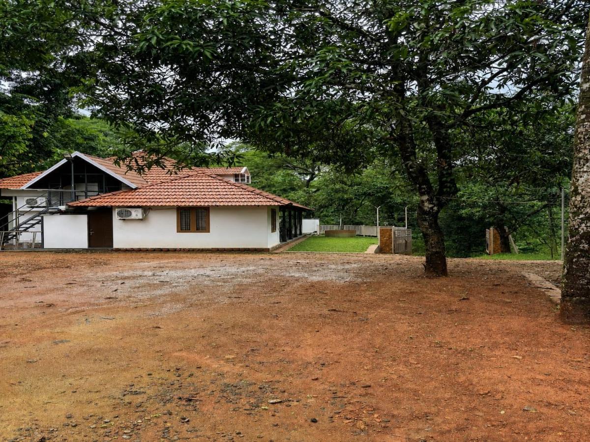 Ben & b's Riverside Group Retreat, Pooyamkutty - B&B Kuttampuzha