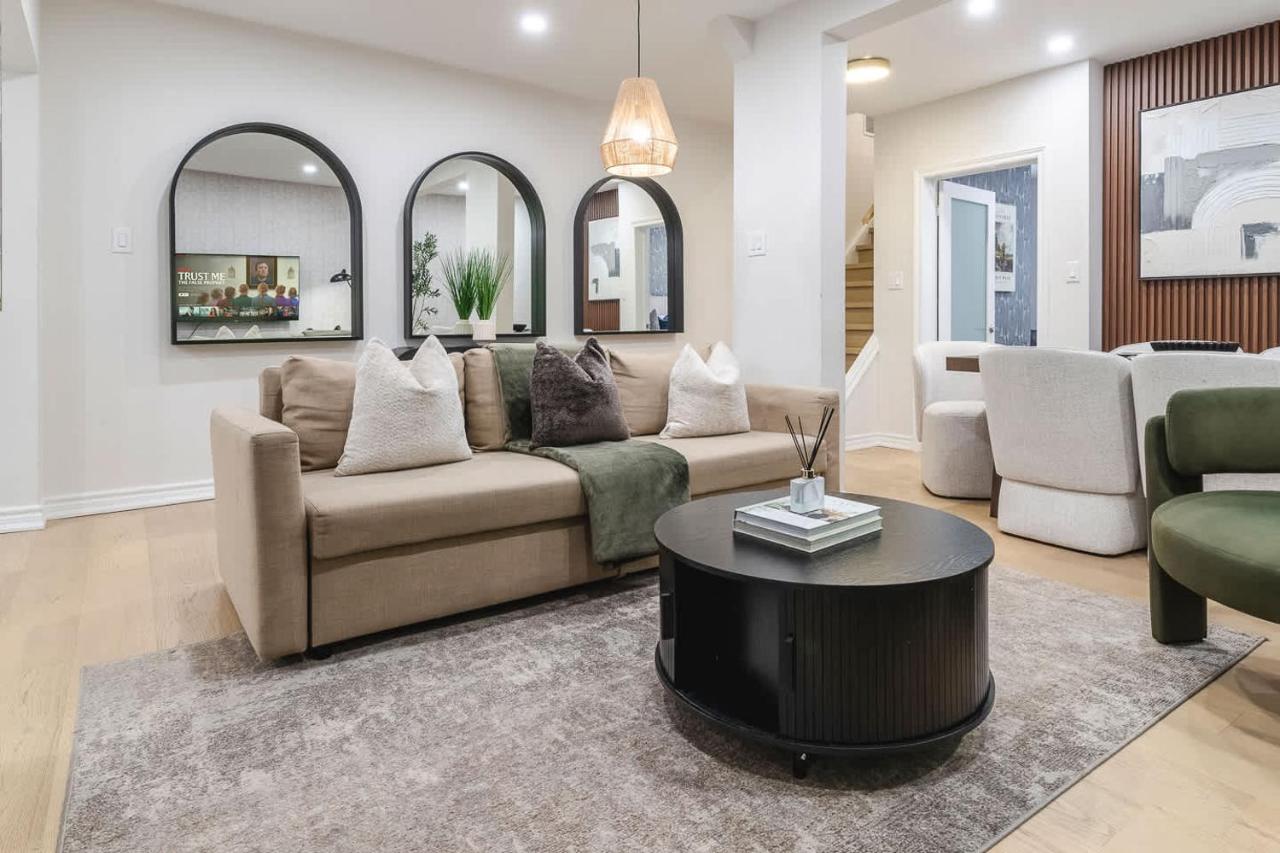 Cozy Queen West Retreat Massive Patio & 65 TV - Ferienwohnung Toronto