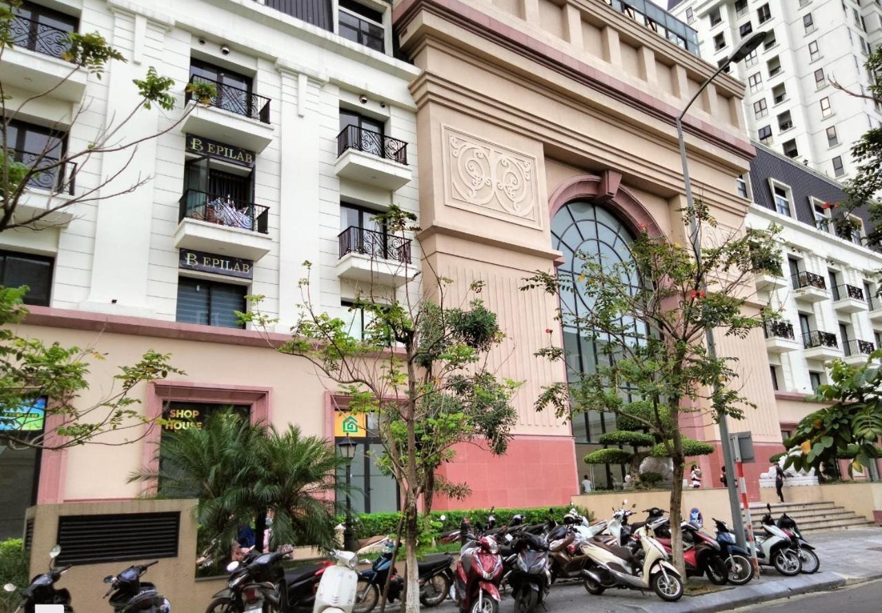 Happiest Homestay 2 - Manor Crown Huế - Căn Góc 3 phòng ngủ View Hồ Bơi Mái Che, Máy Giặt Sấy, Bếp Điện và Lò Vi Sóng - B&B Huế