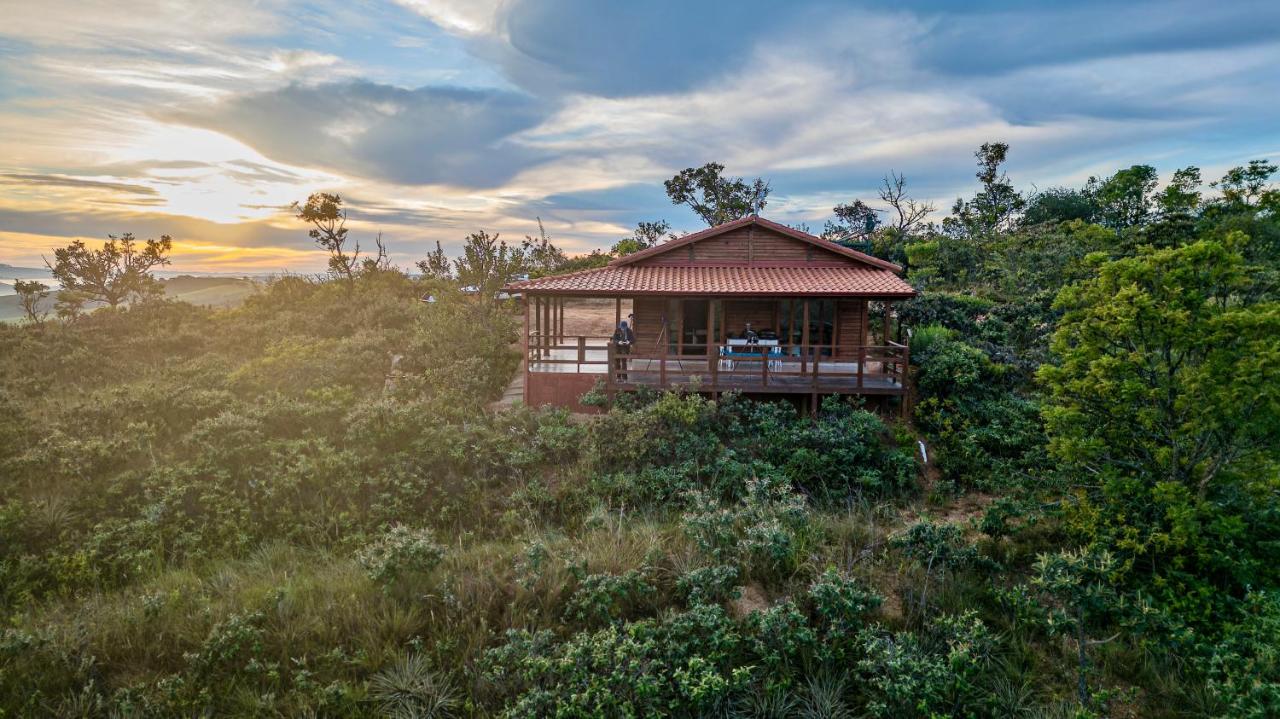 Abrigo dos Lobos - casa com cachoeira na Canastra - B&B São Roque de Minas