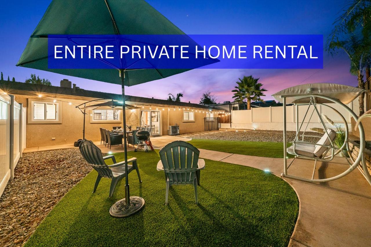 Entire Private Home with Spacious Yard, 6 Parking, King Beds, Ranch-Style, 3 Bedrooms and 2 Bathrooms, Available Now - Chambres d'hôtes Santee