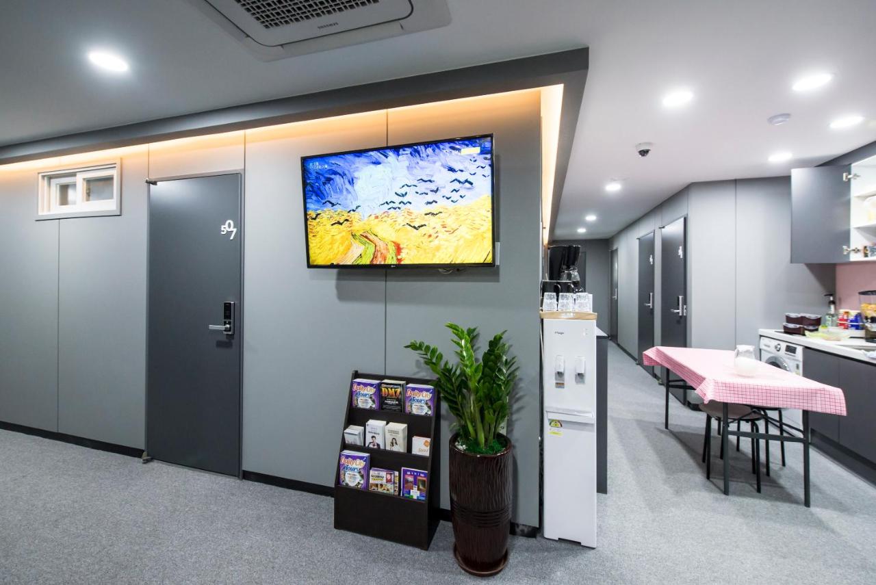 Philstay Myeongdong Metro - B&B Seul