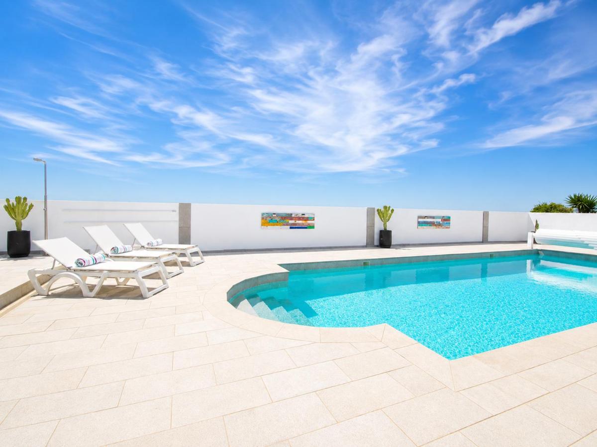 Villa Lucy - By AZ Rentals - Bed and Breakfast Puerto del Carmen