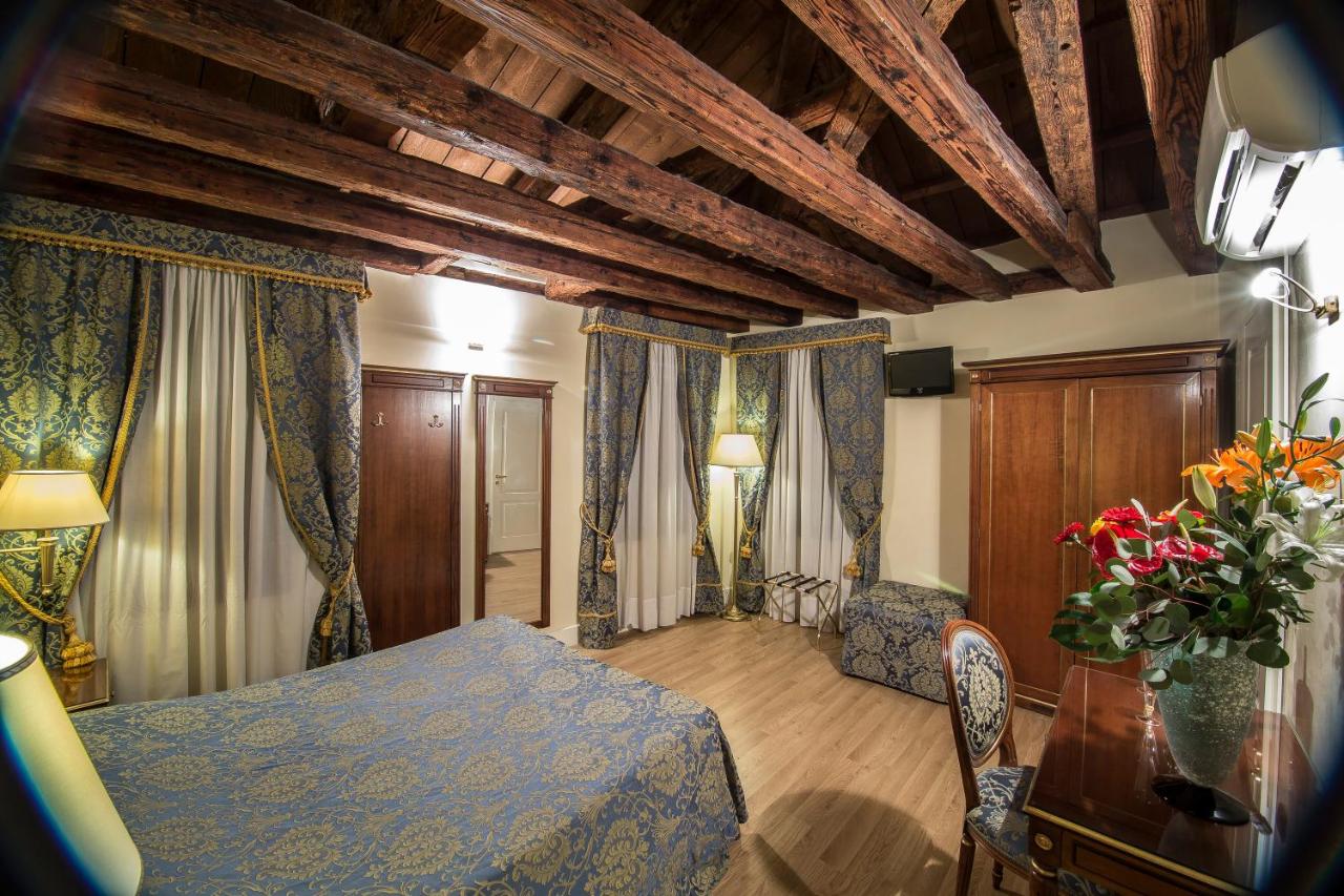 Camera Matrimoniale con Vista Canale