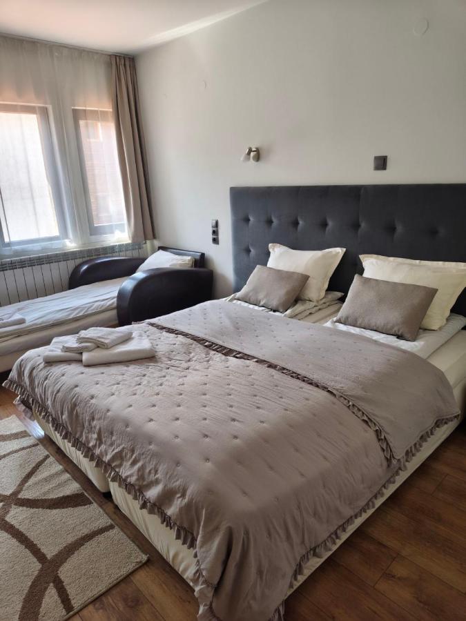 Zweibettzimmer mit Zustellbett