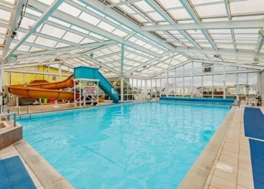 Pet friendly hot tub holidays at Coastfields - Bed and Breakfast Ingoldmells