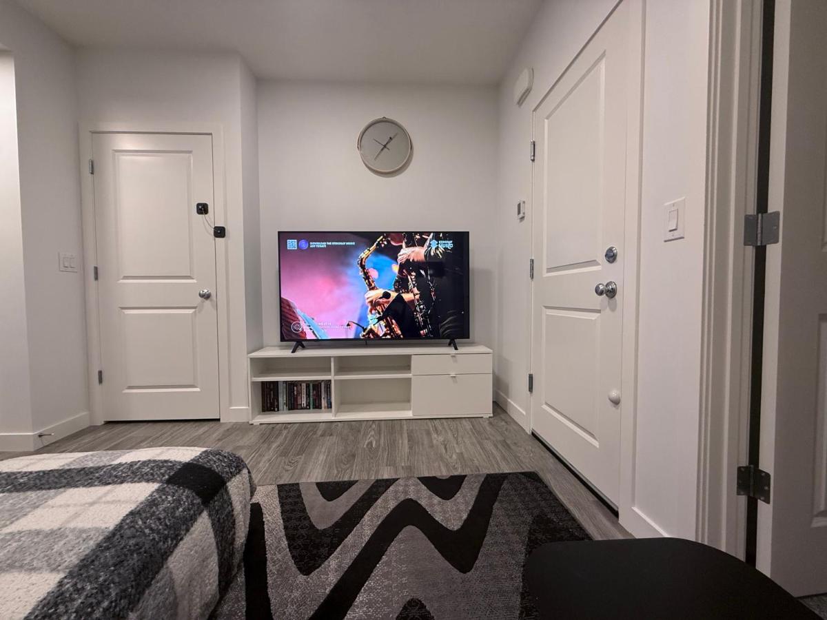 A very cozy 2-bedroom apartment - Bed and Breakfast Calgary