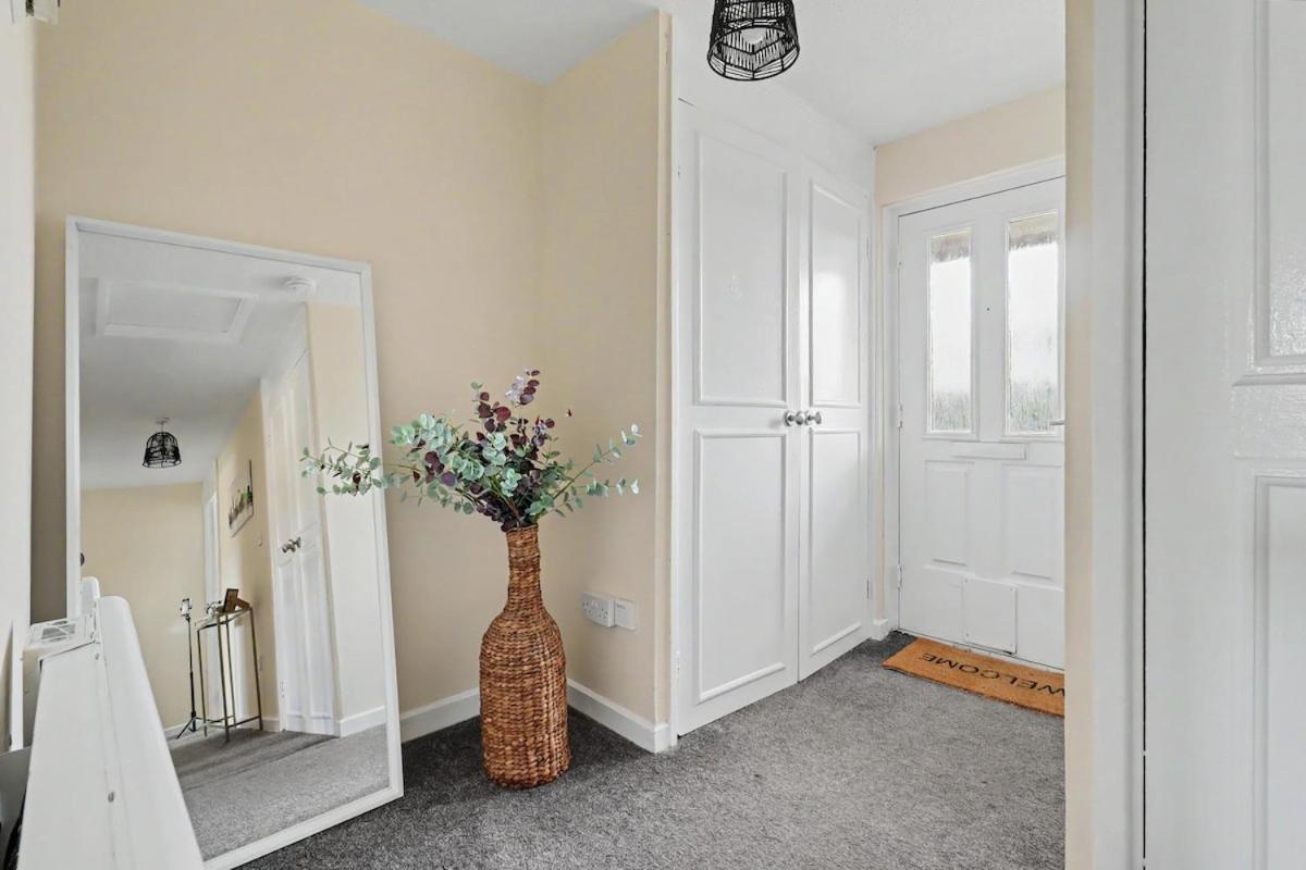 Comfortable Flat in Bedford Sleeps 3 to 4 Guests with Free Parking - Chambres d'hôtes Bedford
