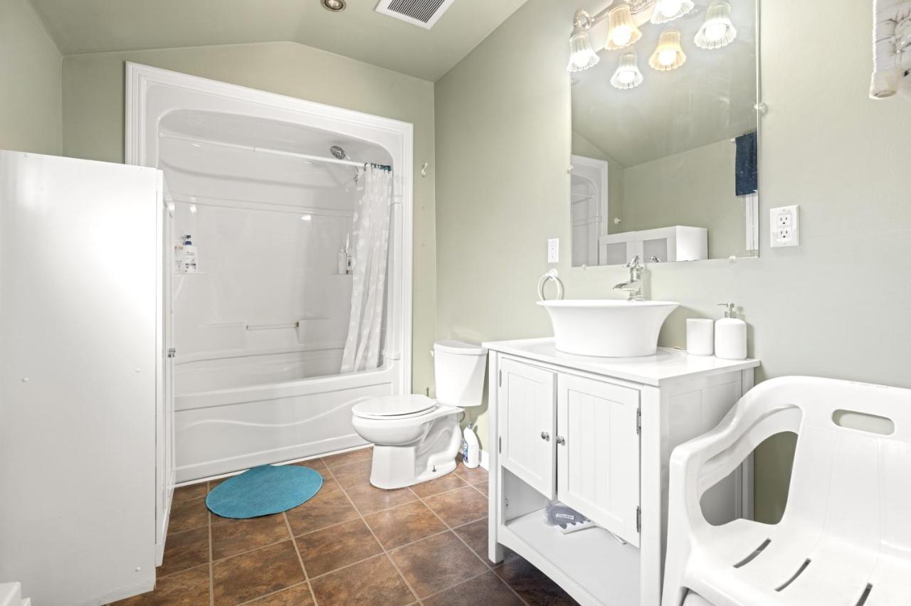 River Access Cottage Mins to Beach - B&B Wasaga Beach