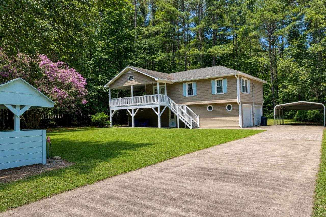 Lake Gaston Home with Lake Access & Paddleboards - B&B Littleton
