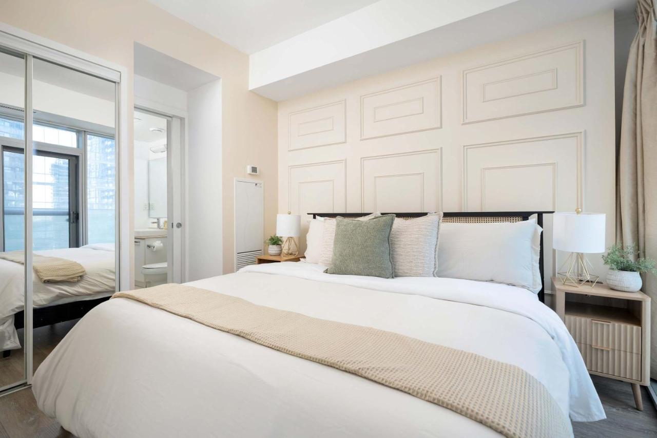 2BR Condo for 6 w Parking by Scotia and CN Tower - Ferienwohnung Toronto