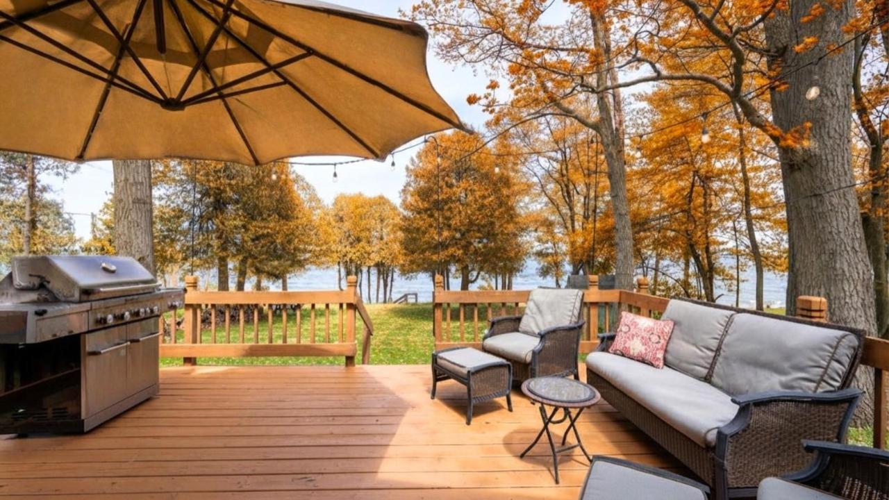 Yorita Manor- Lakefront Escape, Fire Pit, Pets & Scenic Views - Ferienwohnung Sturgeon Bay