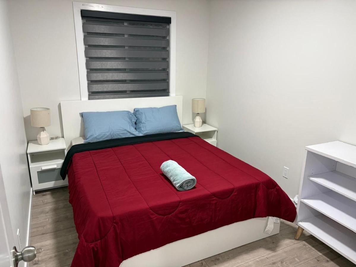 Happy bedroom 2, only 18 min drive from airport - Chambres d'hôtes Edmonton