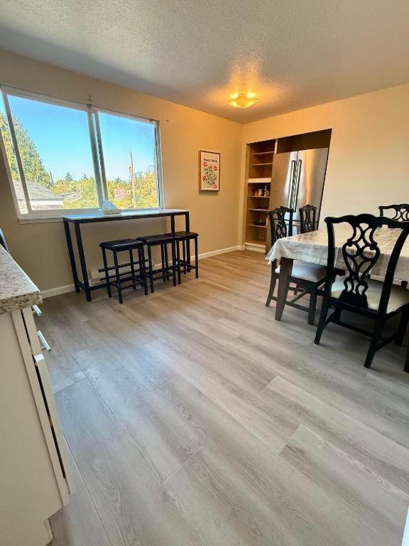 Private Room "Date" by UW - B&B Seattle