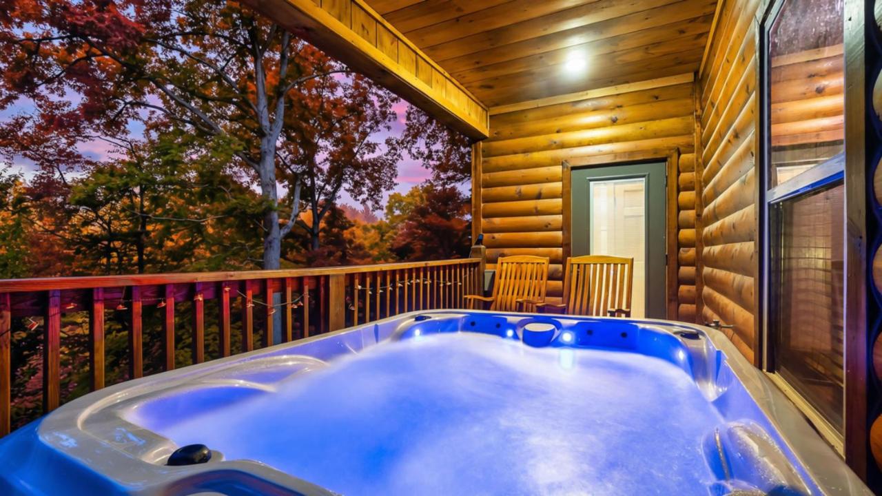 The Lazy Bee- Classic Log Cabin, Hot Tub, Pool, Games & Dogs OK - Ferienwohnung Sevierville