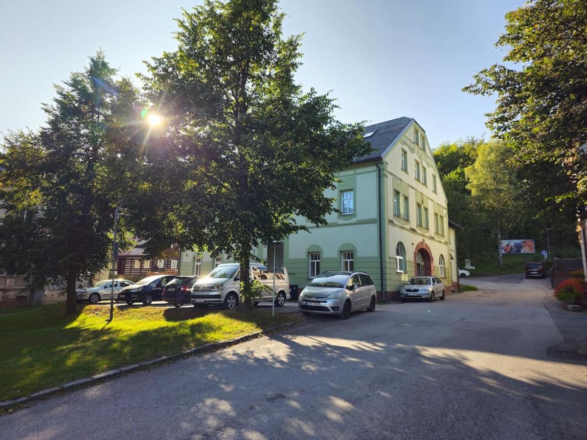 Rodinný Apartmán U Sjezdovky Černý Důl pro 5 osob - Chambres d'hôtes Černý Důl
