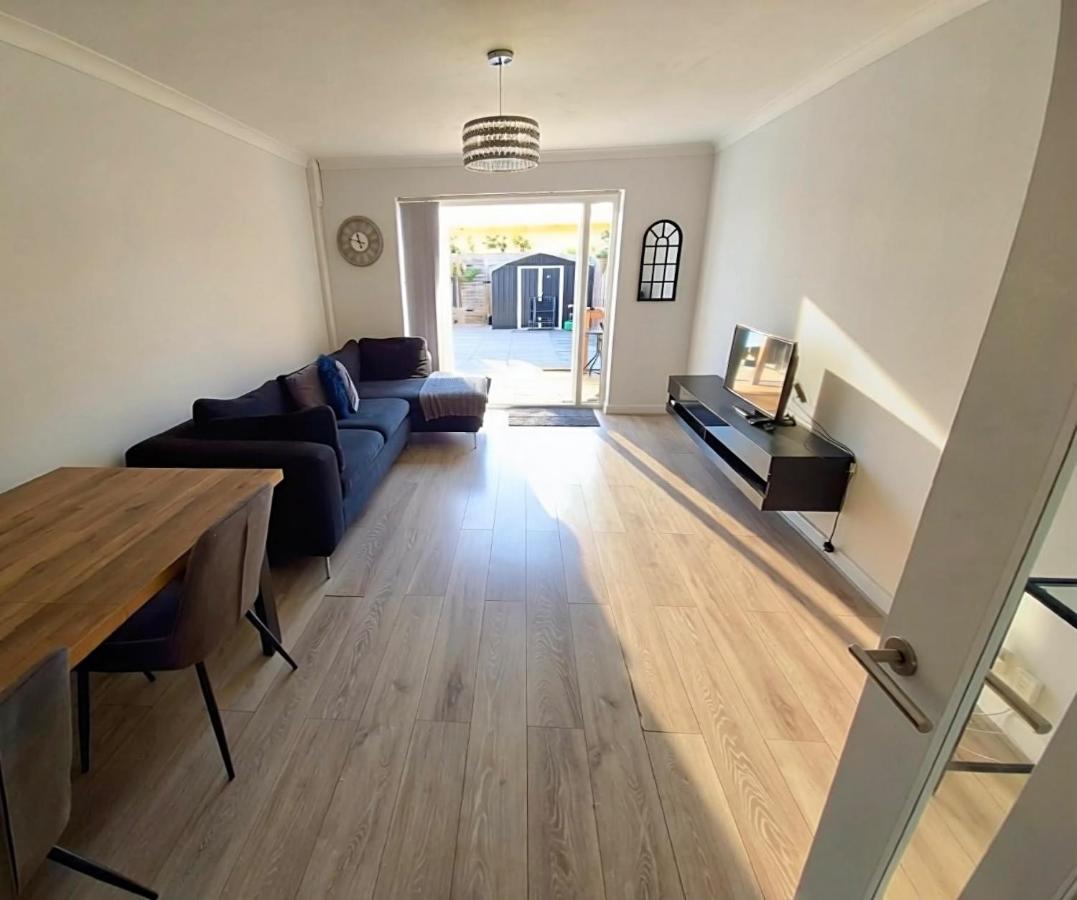 Modern 2 Bedroom House in Hounslow - B&B Hounslow