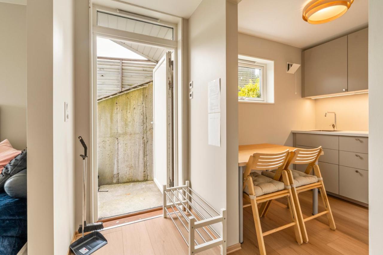 Peaceful studio apartment by the fjord - B&B Kjørmo