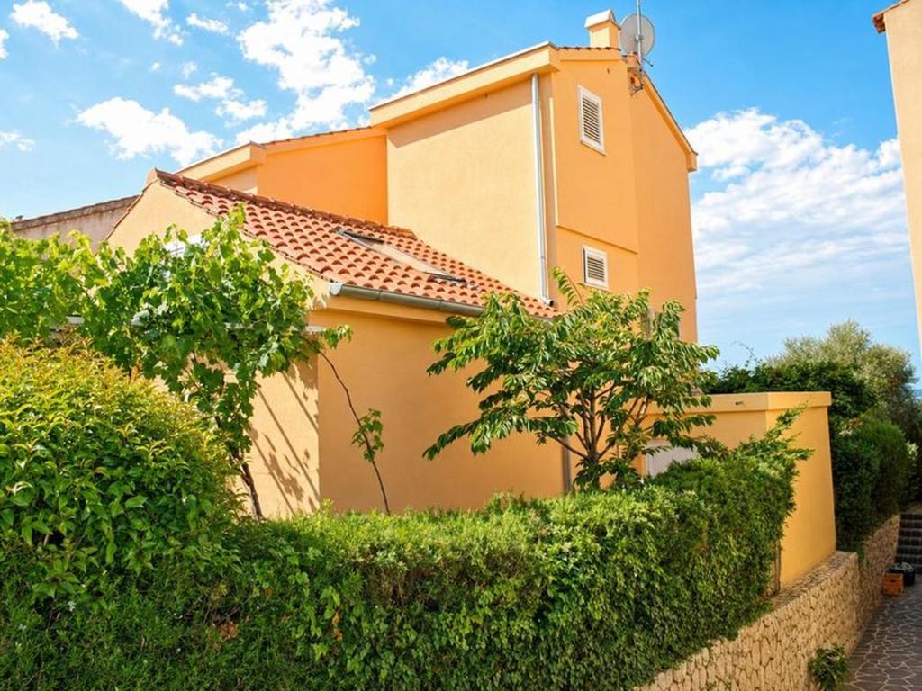 Direct Seafront Villa - Chambres d'hôtes Bibinje