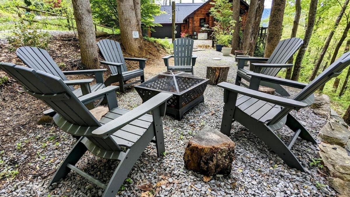 Serene Green - Views, Hot Tub, Skiing, Tubing, Gas Fireplace - B&B Maggie Valley