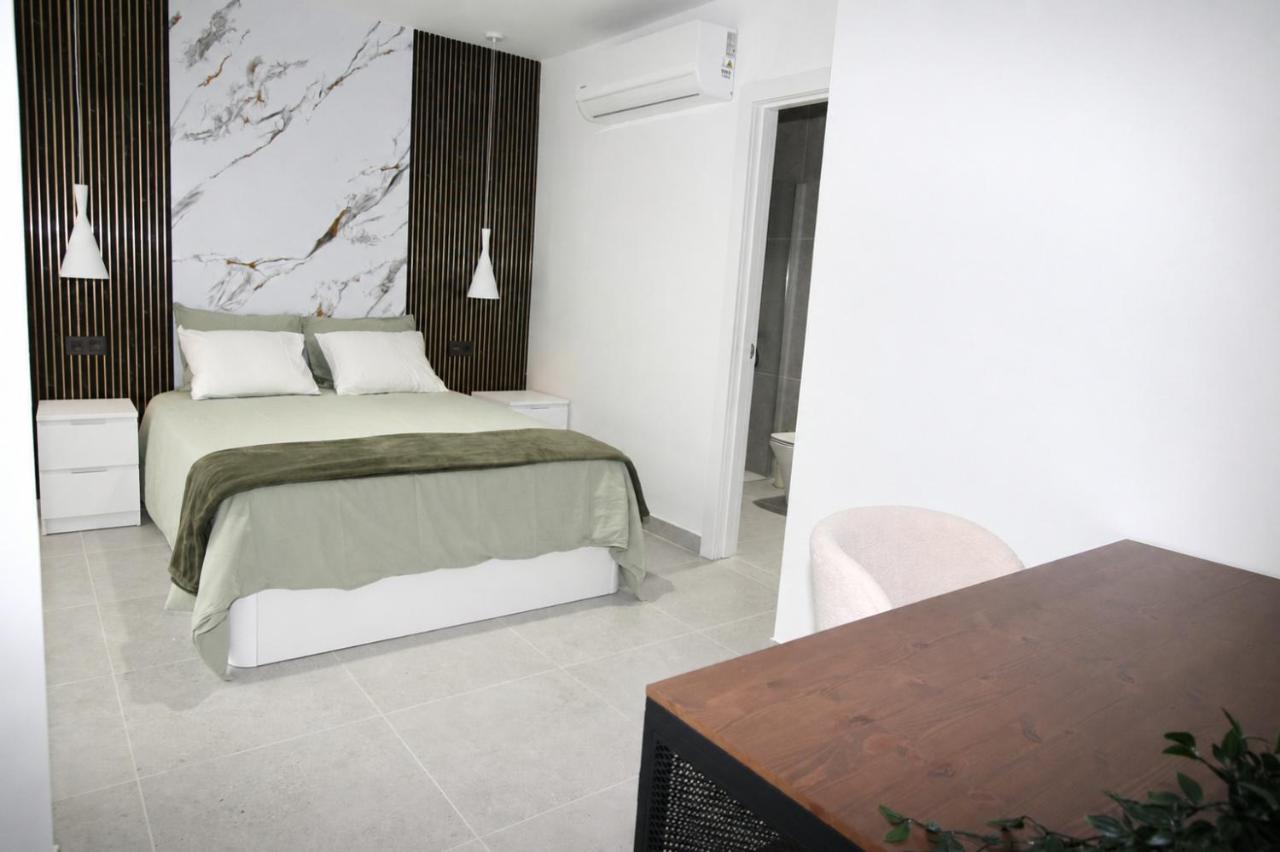 Stylish central Apartment 2BR 2BA Parking & EV point - B&B El Tablero