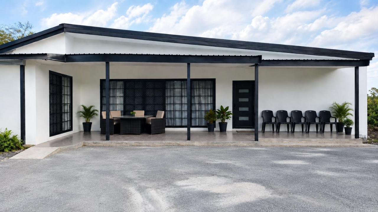CJ Talofa Lava 3BR Villa - Savaii's Historic Lava Fields & Oceanfront Retreat